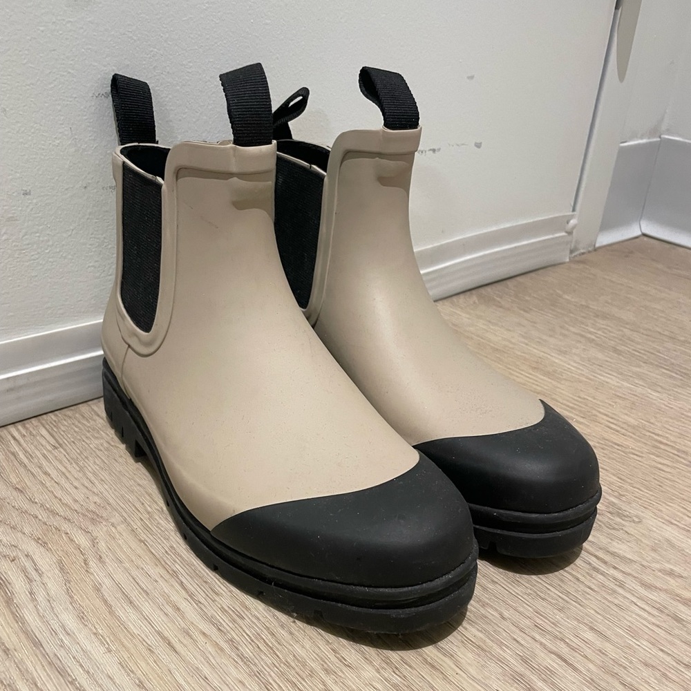 Everlane “The Rain Boot” size 8